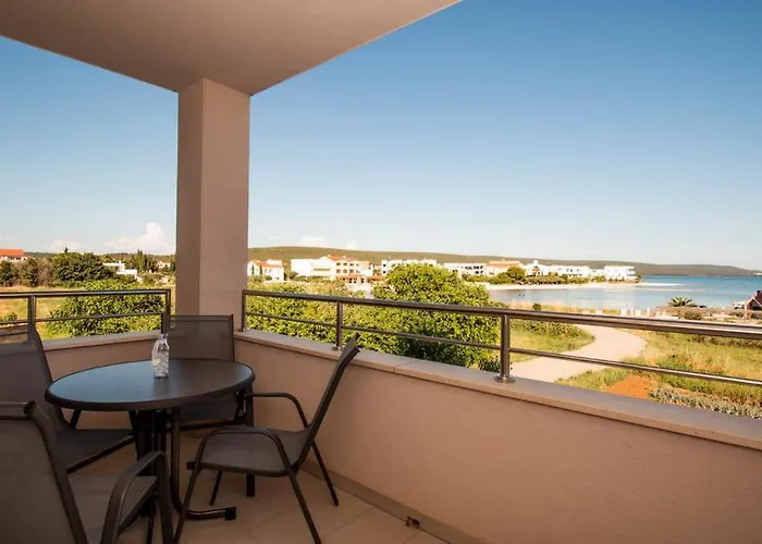 Nika Patricia Lejlighed *