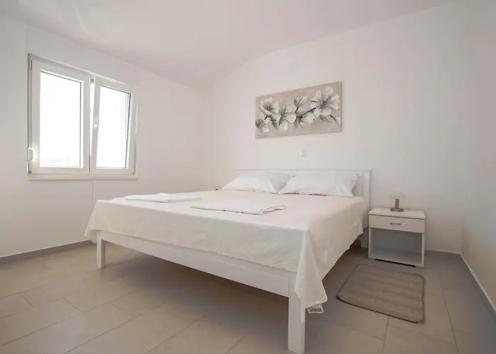 Nika Patricia Lejlighed *